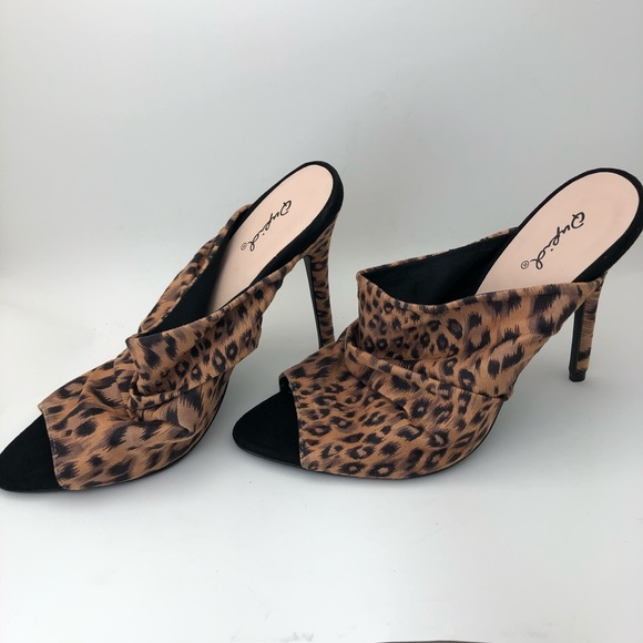 Qupid Leopard Print High Heels Size 7 - Picture 9 of 9